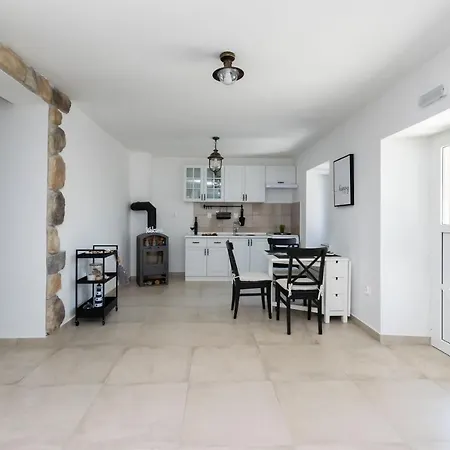 House Vito Lopar