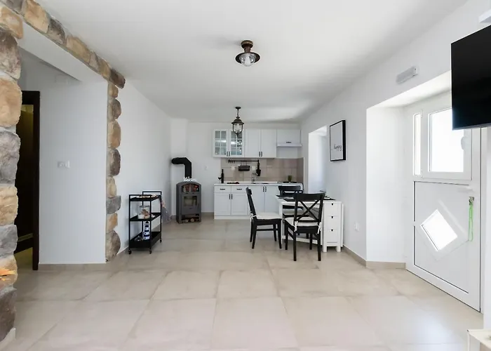 House Vito Lopar